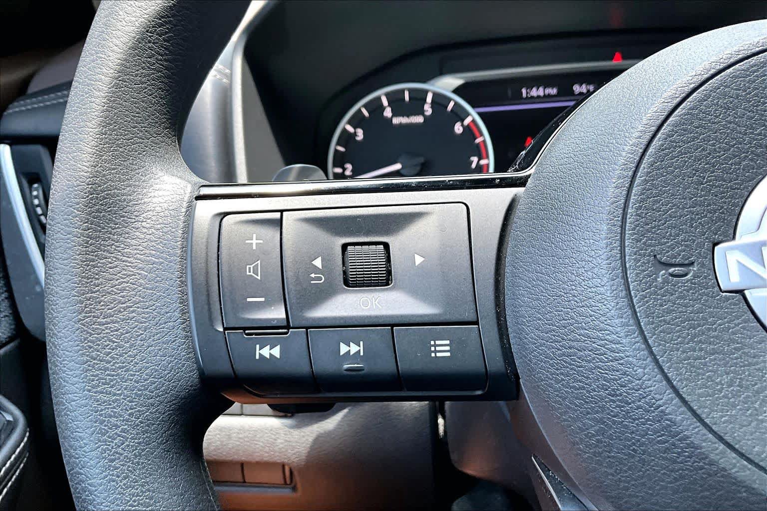 Certified 2023 Nissan Rogue SV FWD image 23