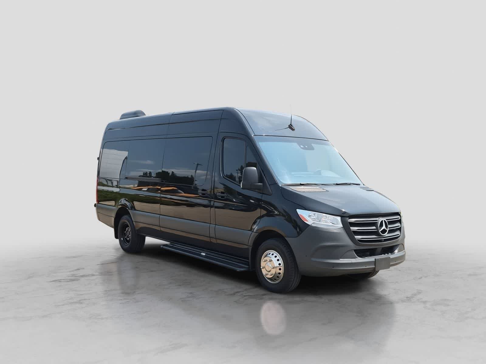 Used 2022 Mercedes-Benz Sprinter 3500 image 2