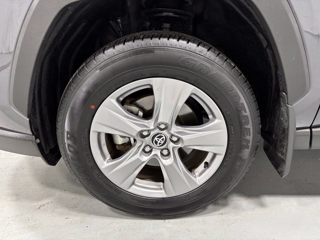 Used 2025 Toyota RAV4 XLE AWD/4WD image 61