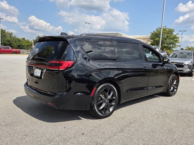 Used 2026 Chrysler Pacifica Limited w/ S Appearance Package FWD image 8