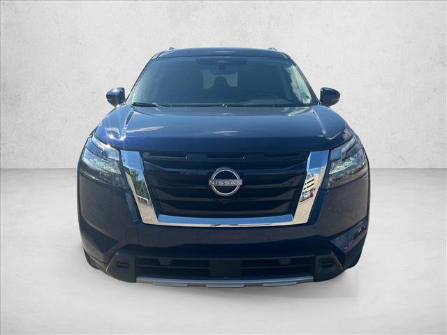 Used 2025 Nissan Pathfinder SL FWD image 2