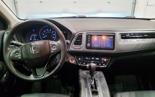 Used 2020 Honda HR-V Touring image 28