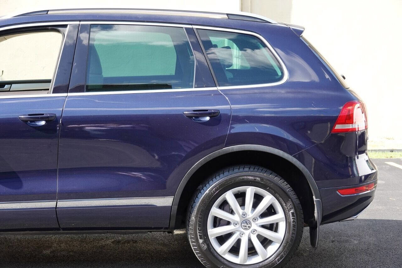 Used 2012 Volkswagen Touareg Sport image 93