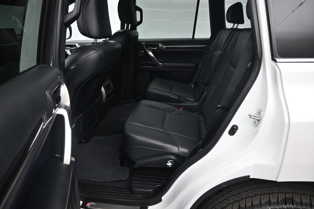Used 2023 Lexus GX 460 Luxury w/ Sport Design Package AWD/4WD image 20