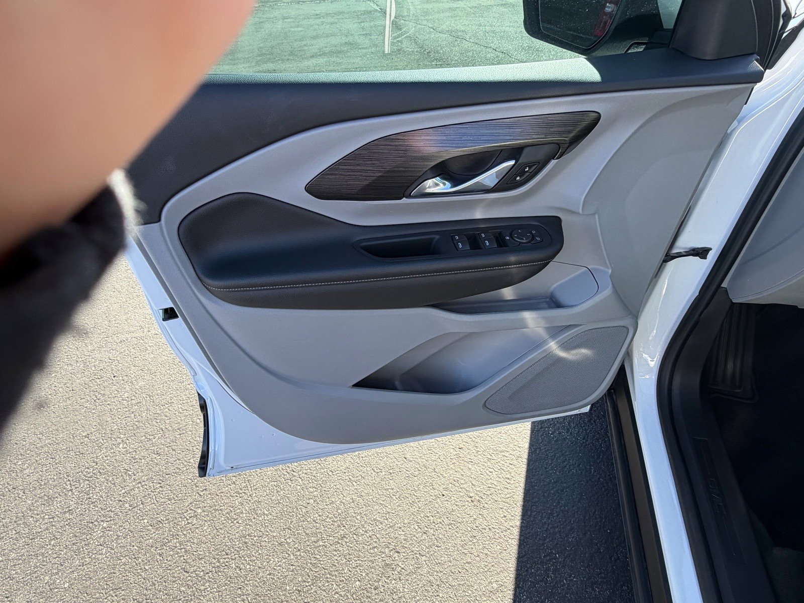 Used 2022 GMC Terrain SLE w/ Driver Convenience Package image 16