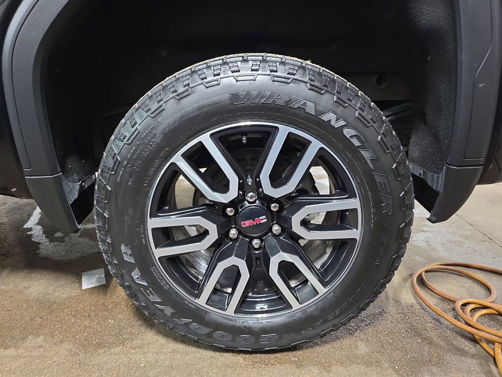 Used 2024 GMC Sierra 1500 AT4 w/ Technology Package AWD/4WD image 35