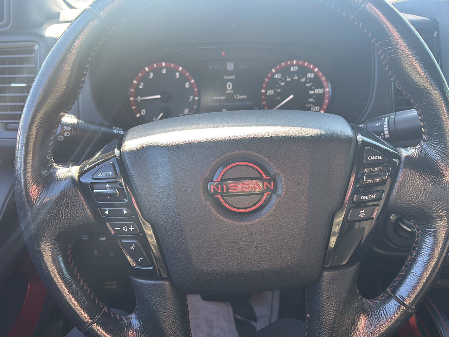 Used 2022 Nissan Frontier PRO-4X w/ Technology Package AWD/4WD image 17
