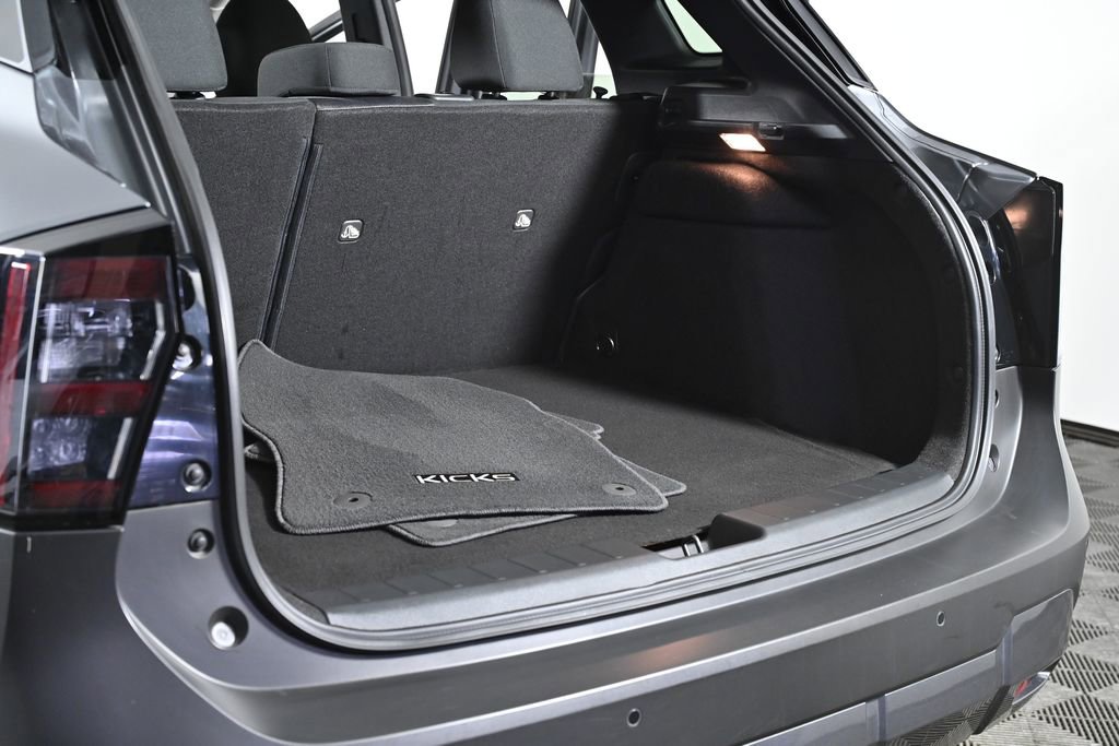 Used 2025 Nissan Kicks SV w/ SV Premium Package image 31