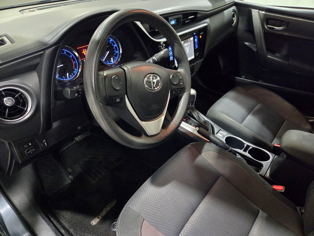Used 2017 Toyota Corolla LE image 4