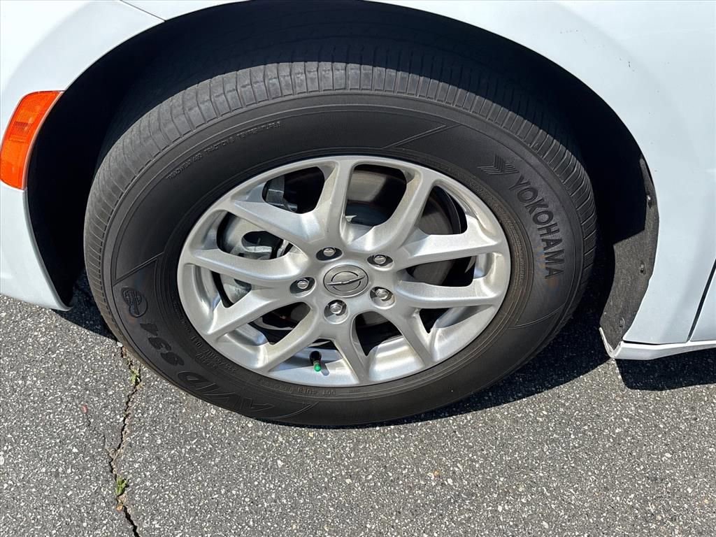 Used 2023 Chrysler Pacifica Touring-L image 5