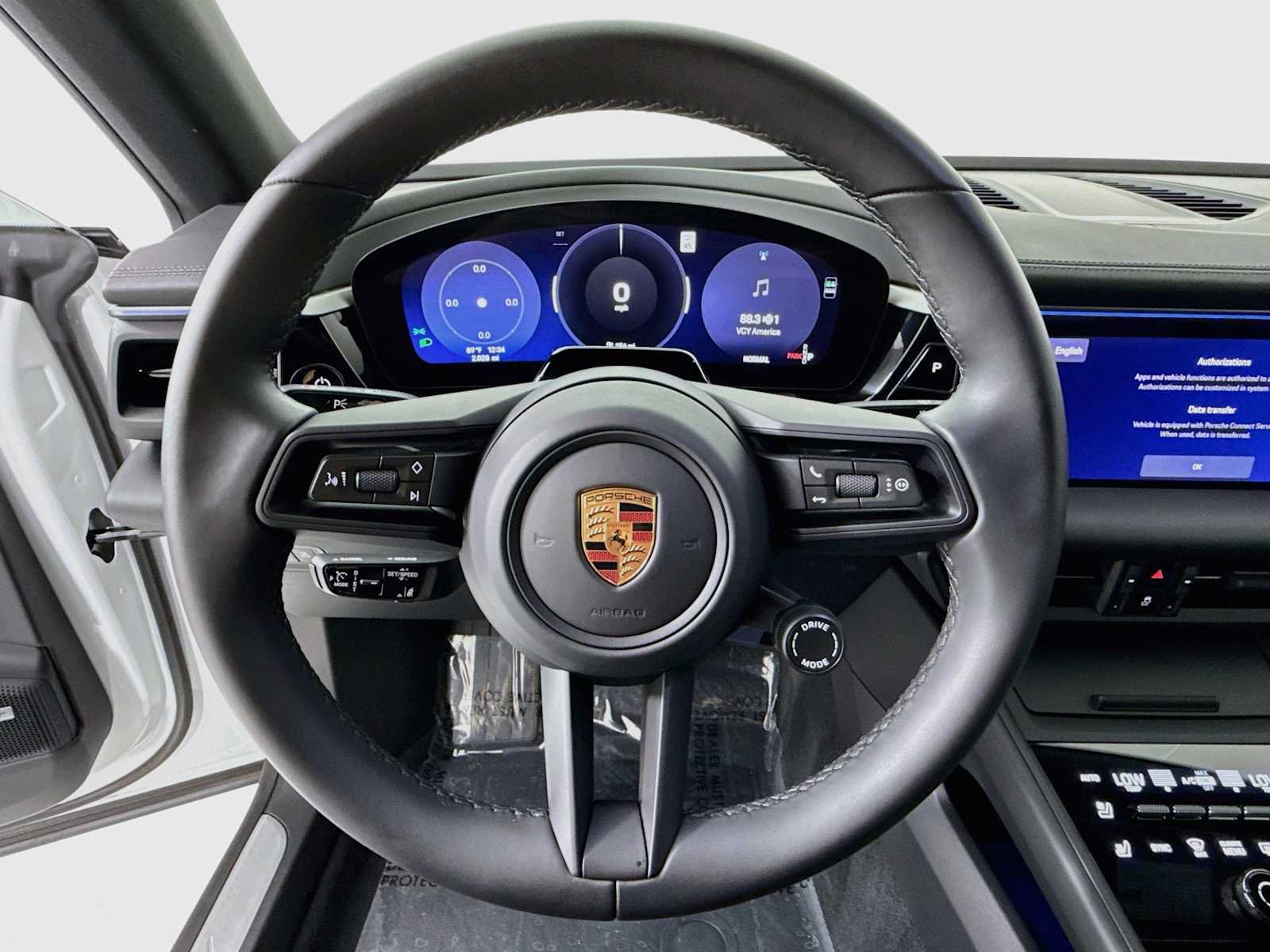 Used 2026 Porsche Macan Electric RWD image 15
