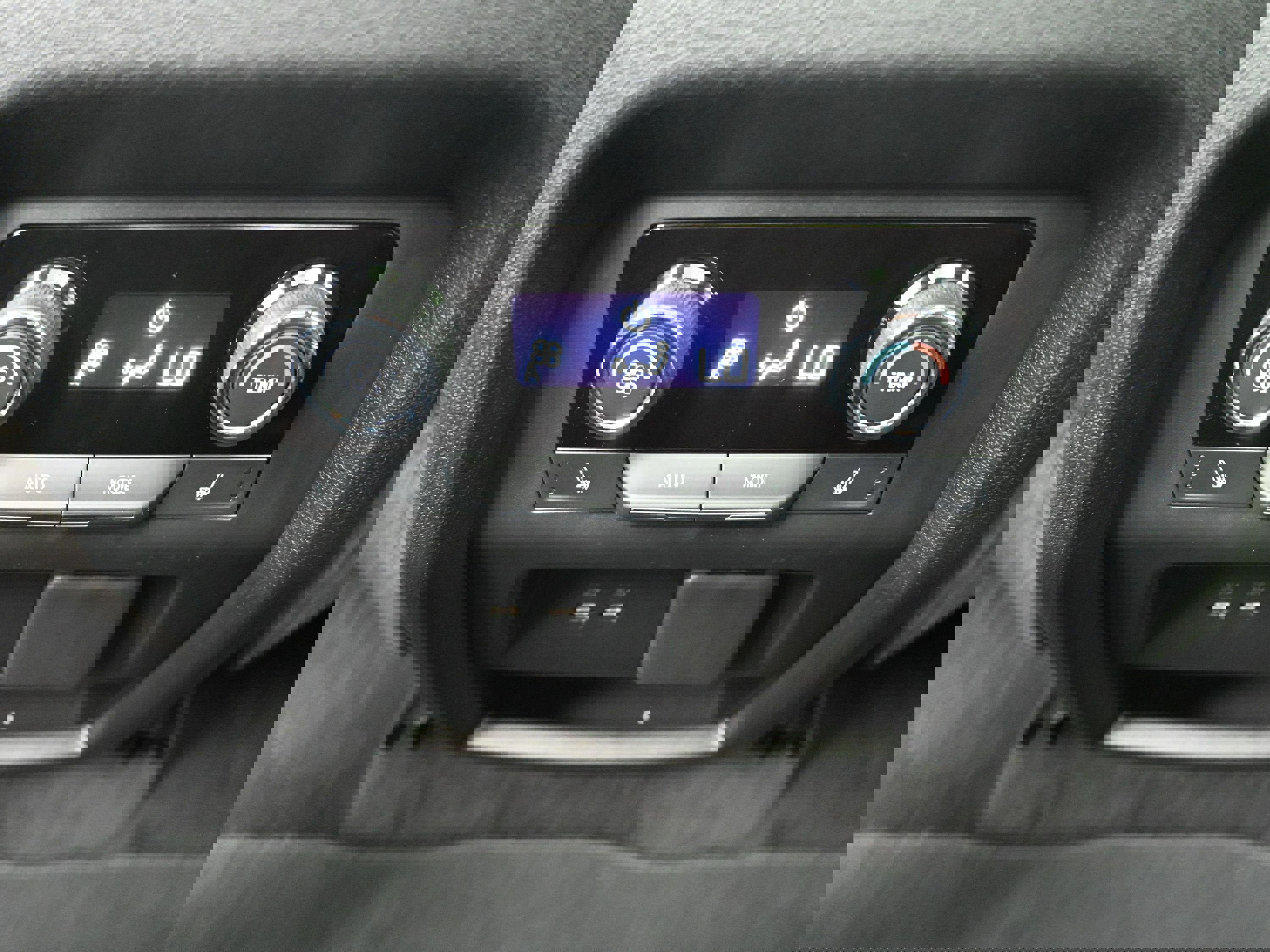 Used 2024 Chevrolet Traverse RS image 24