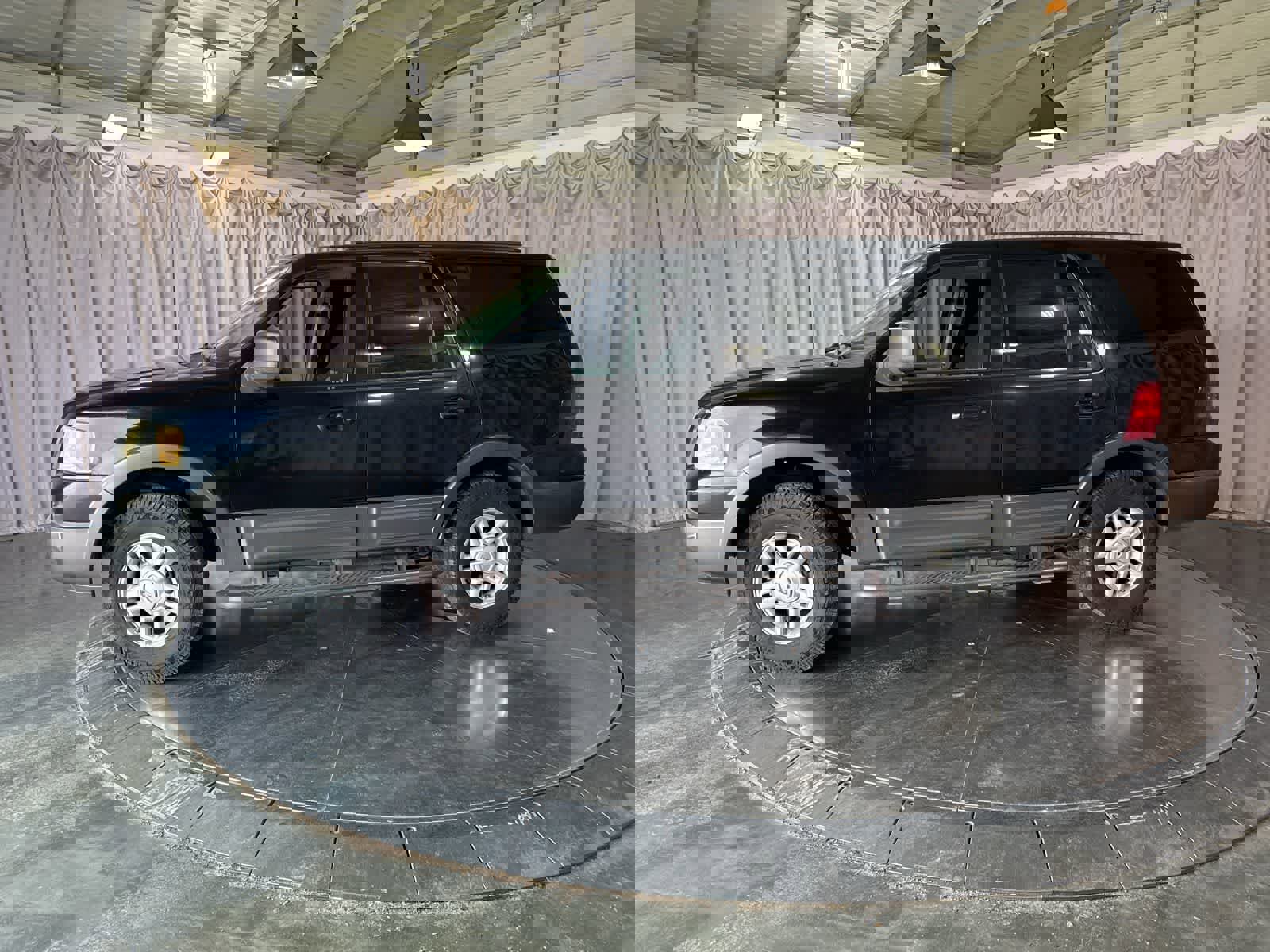 Used 2004 Ford Expedition XLT image 8