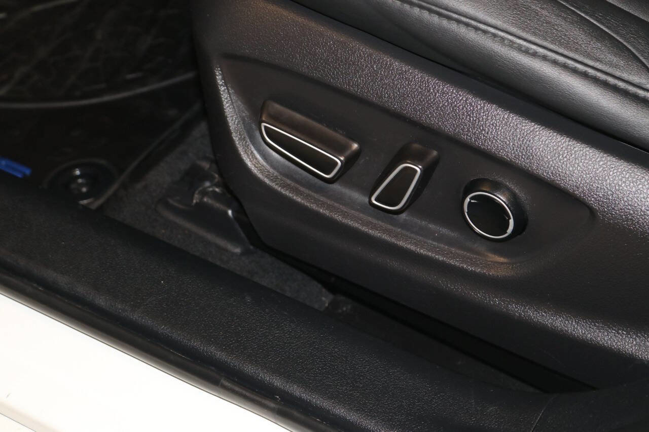 Used 2017 Toyota Prius Prime Advanced image 65