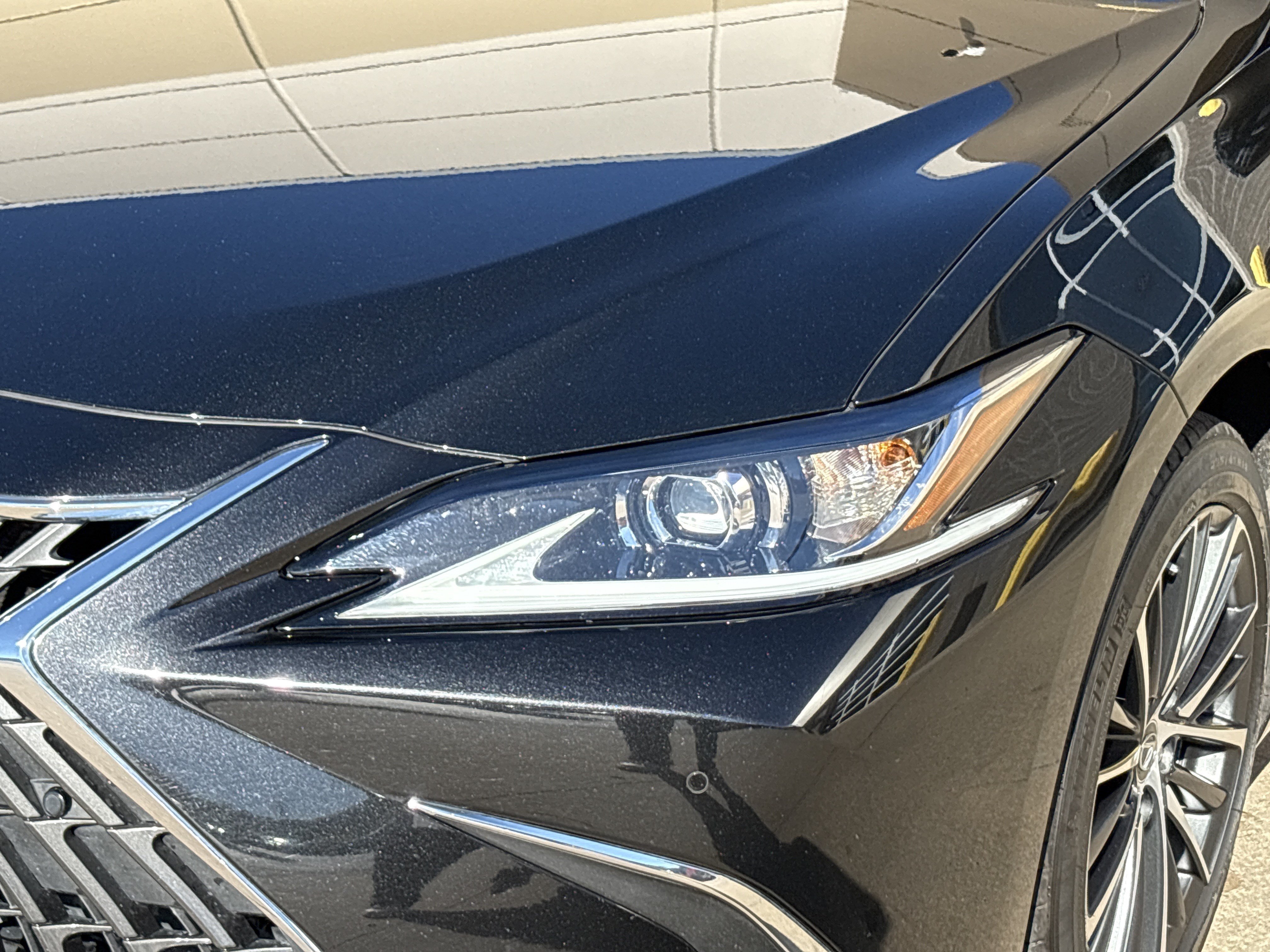 Used 2025 Lexus ES 300h w/ Premium Package FWD image 6