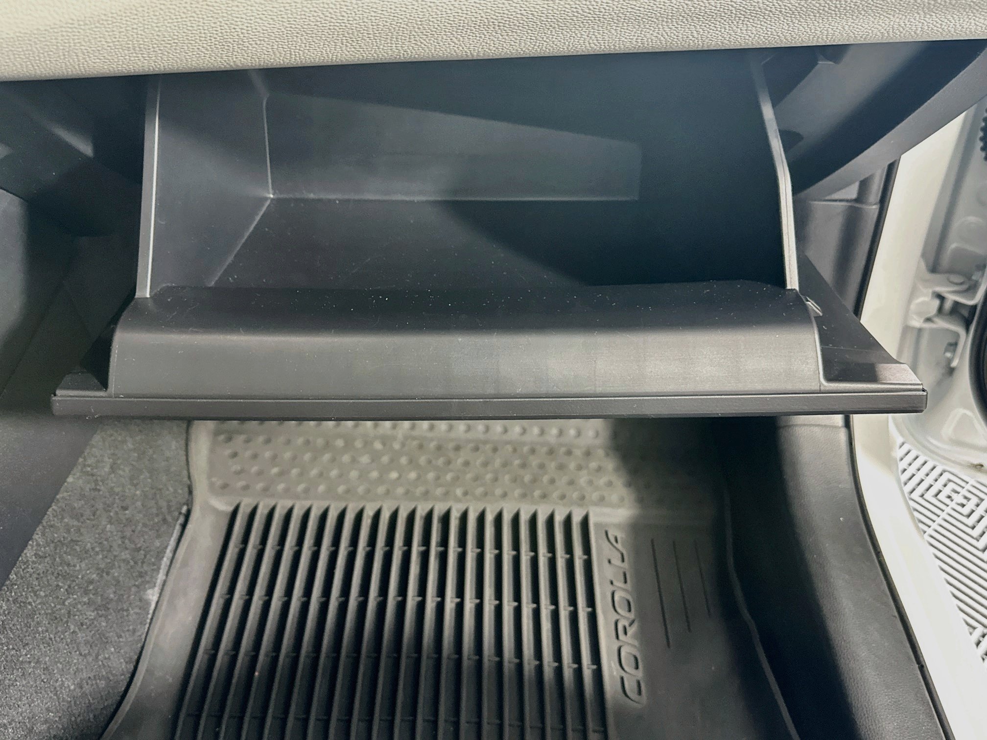 Certified 2025 Toyota Corolla LE FWD image 31