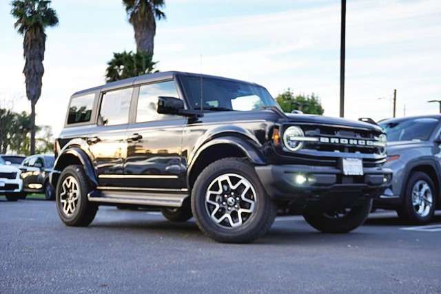 Used 2025 Ford Bronco Outer Banks image 2