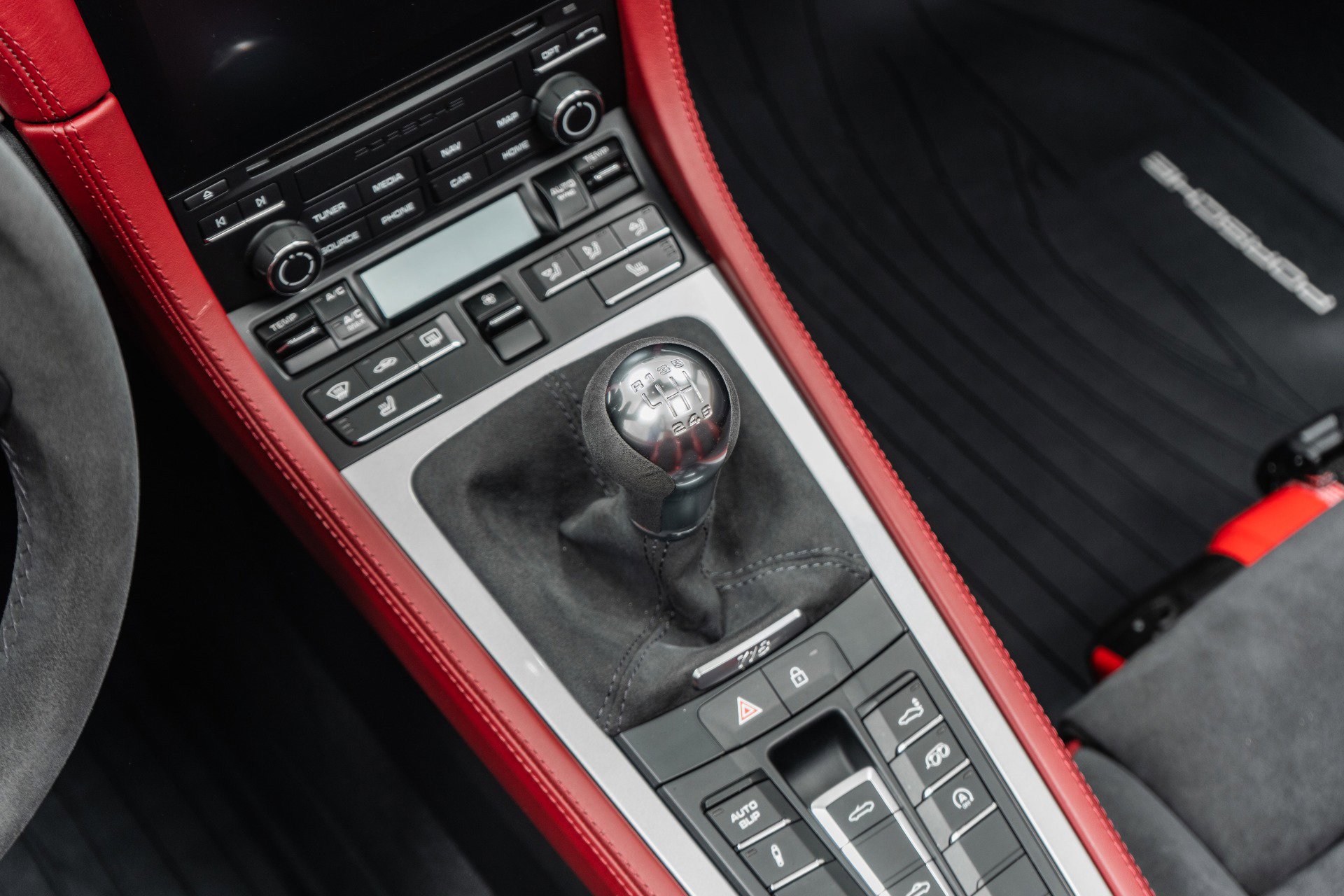 Used 2021 Porsche 718 Boxster Spyder RWD image 30