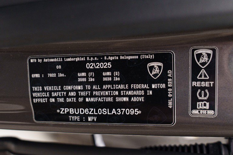 Used 2025 Lamborghini Urus SE AWD/4WD image 53