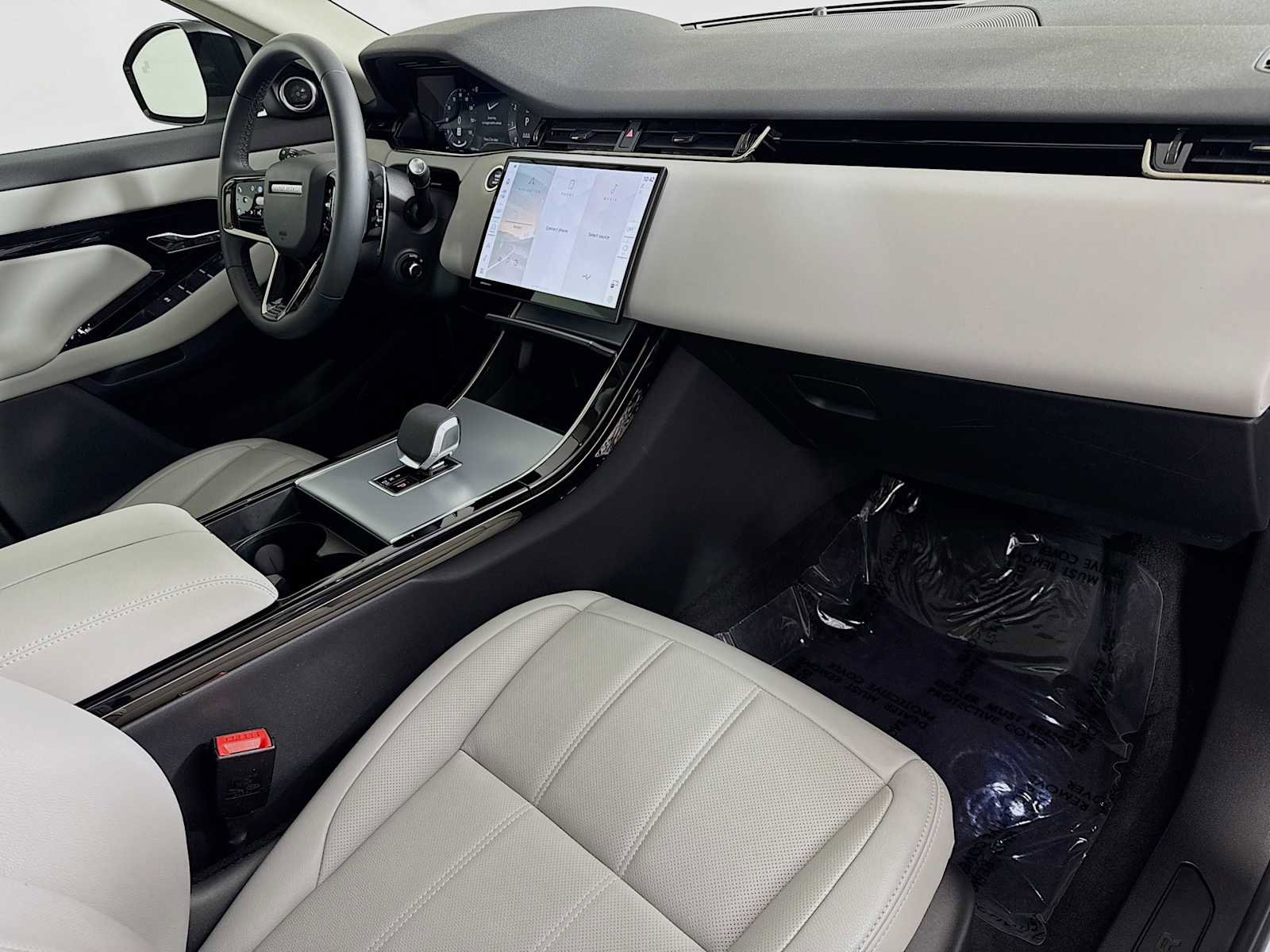 Used 2025 Land Rover Range Rover Evoque S image 28