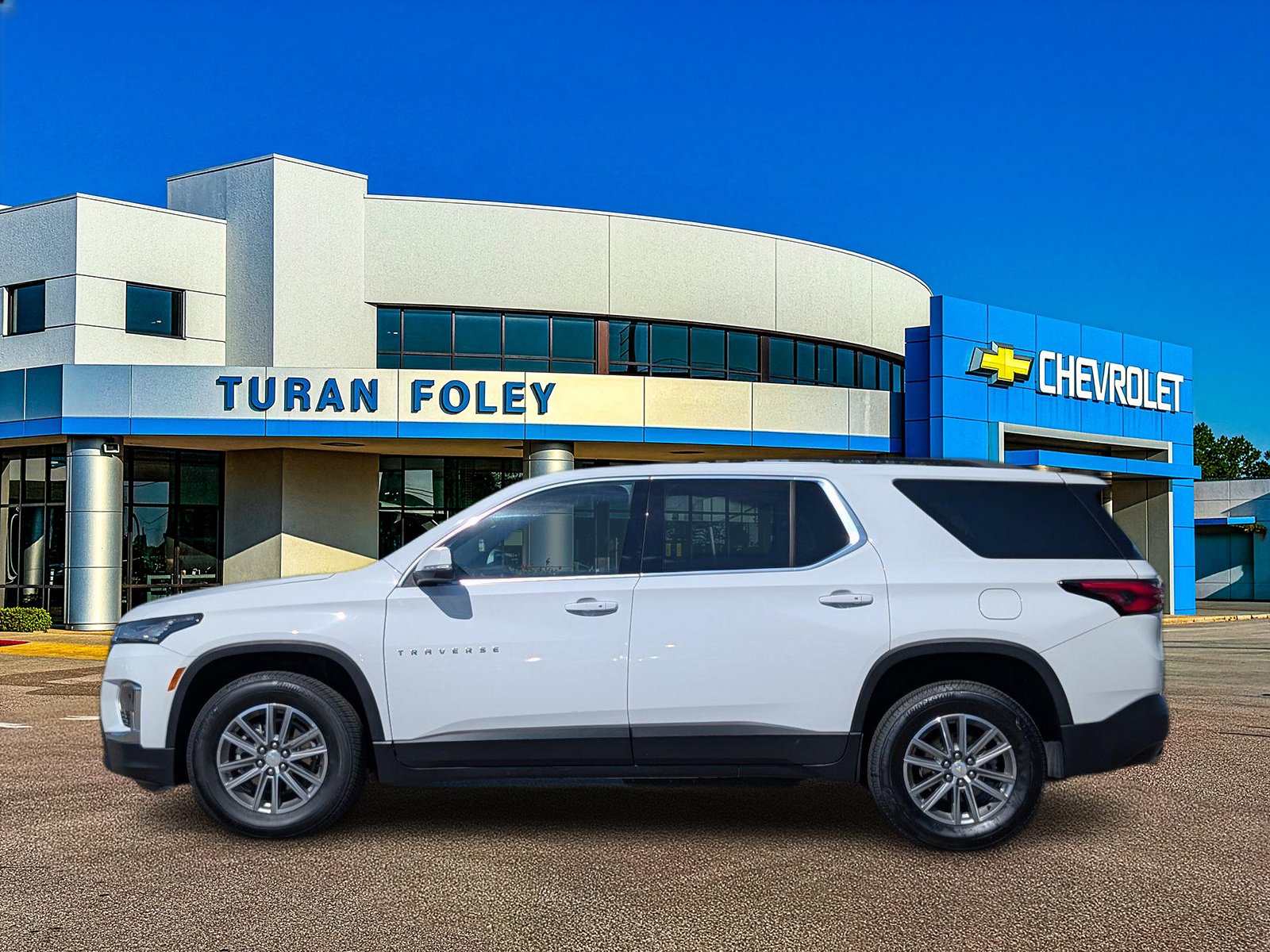 Used 2023 Chevrolet Traverse LT FWD image 2