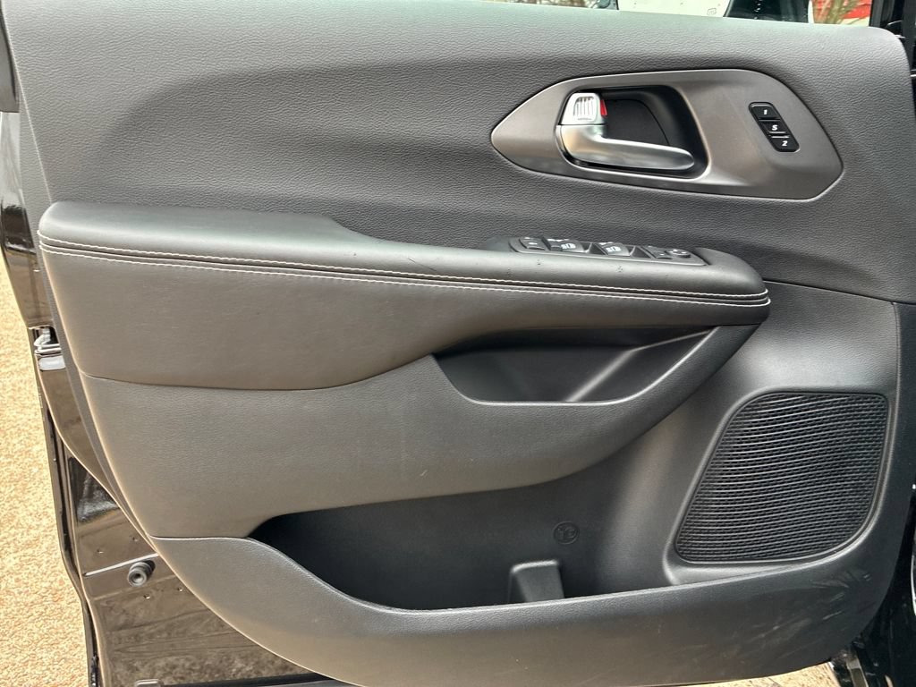 New 2026 Chrysler Pacifica Select AWD/4WD image 11