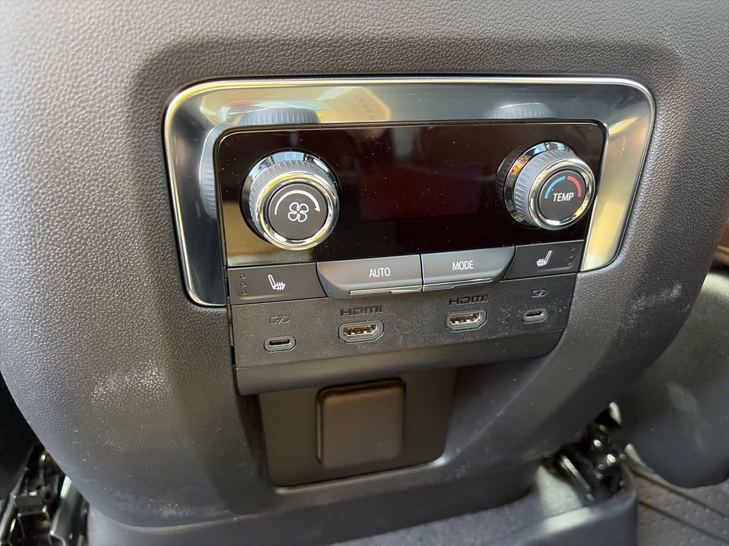 New 2026 Chevrolet Suburban High Country AWD/4WD image 11