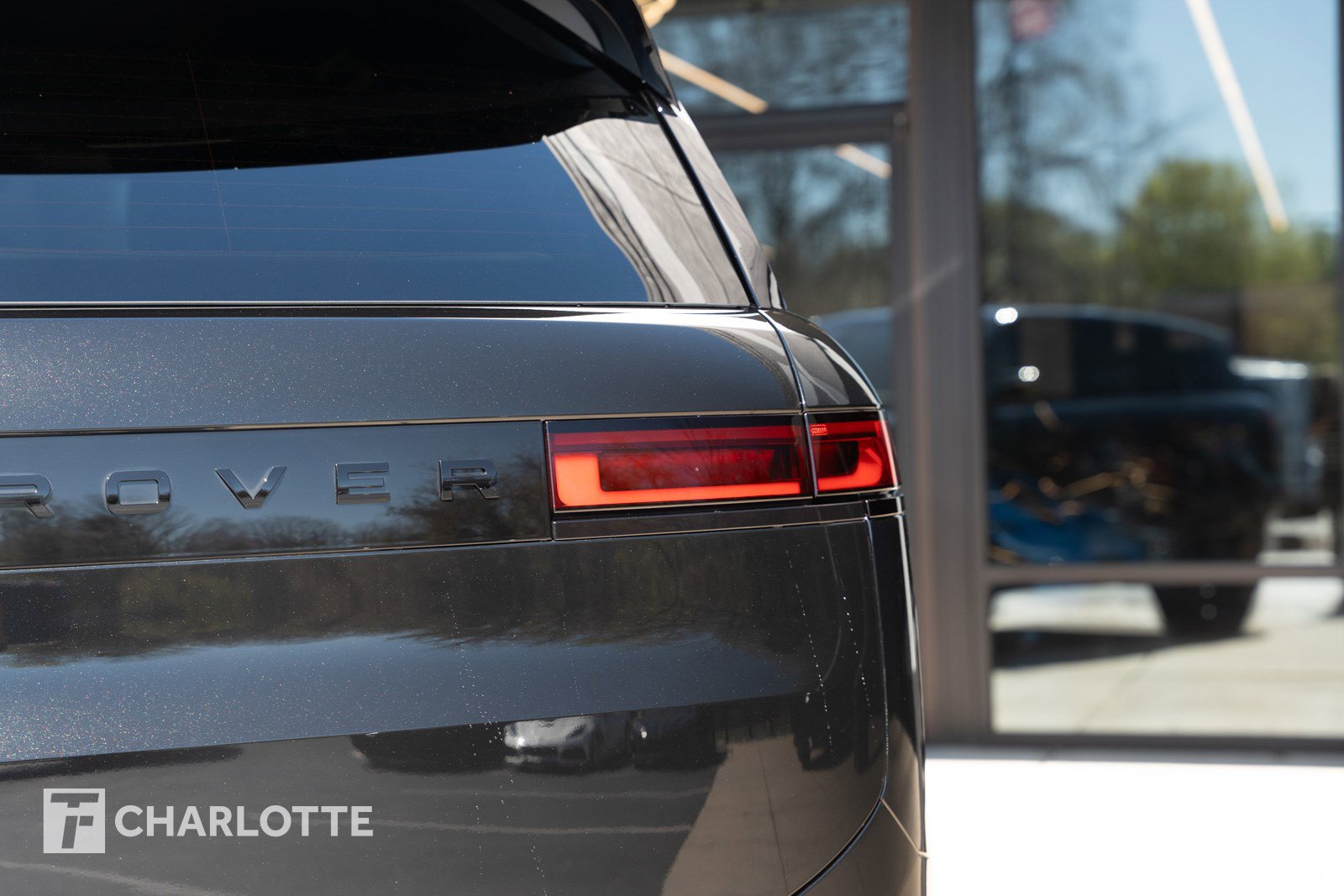 Used 2025 Land Rover Range Rover Sport Dynamic SE image 14