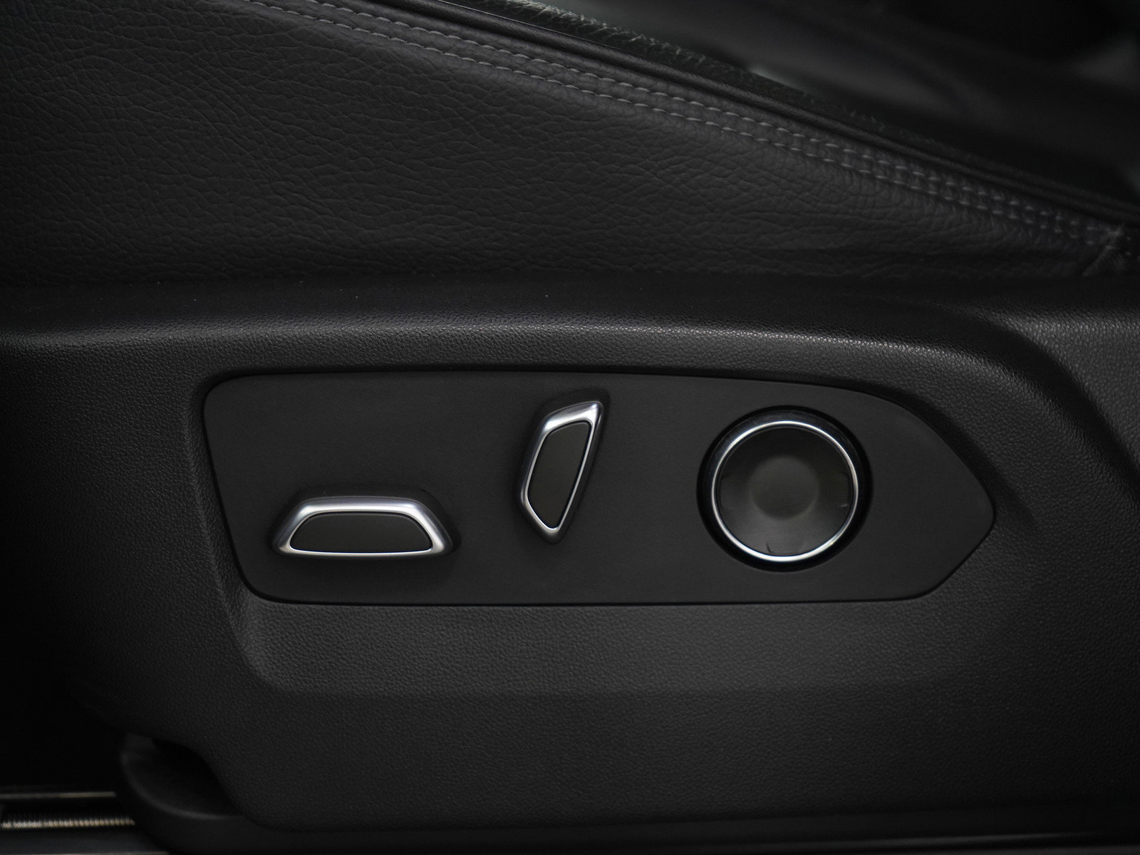 Used 2021 GMC Yukon Denali w/ Denali Premium Package image 31