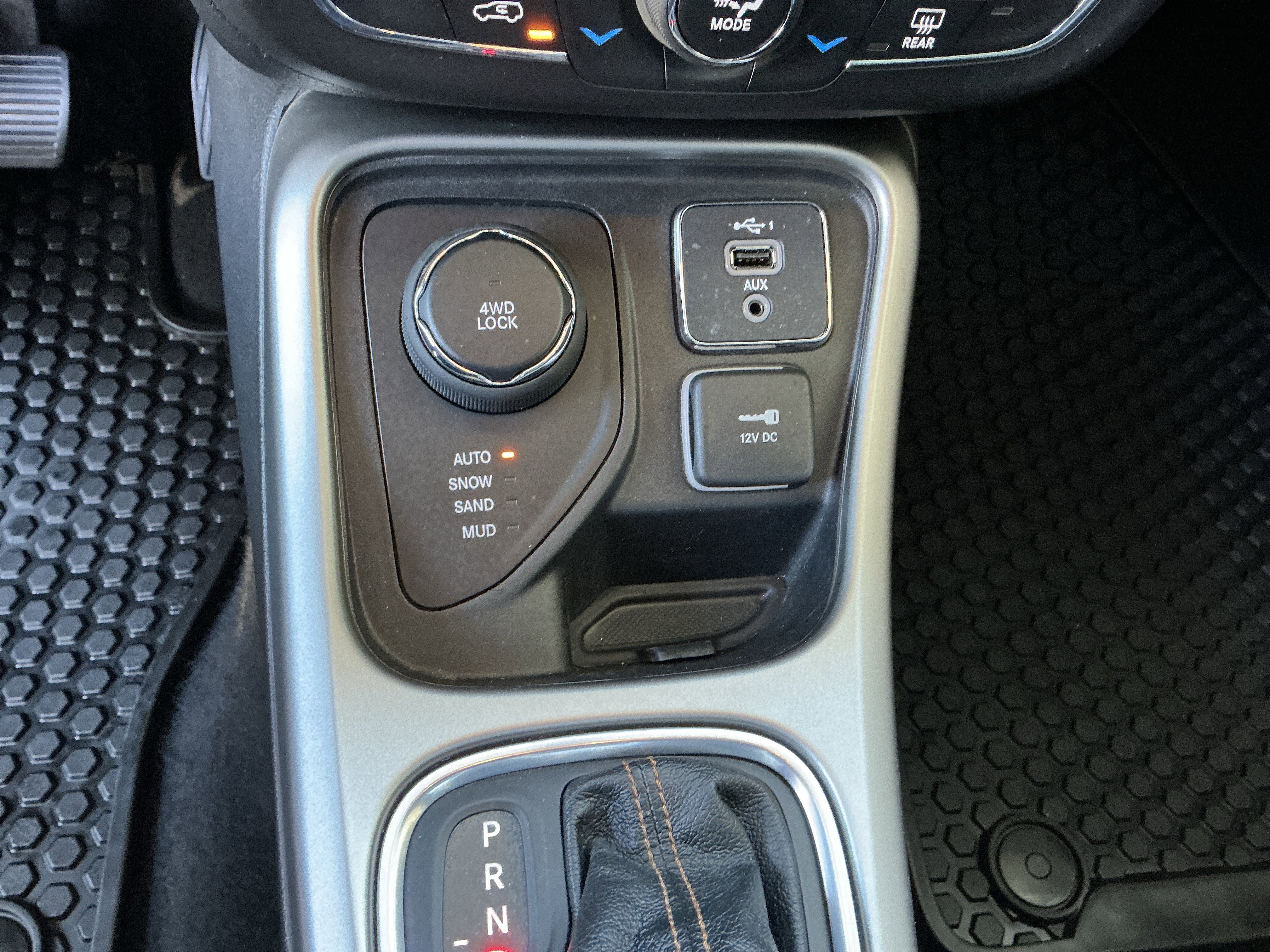 Used 2020 Jeep Compass Latitude w/ Cold Weather Group AWD/4WD image 30