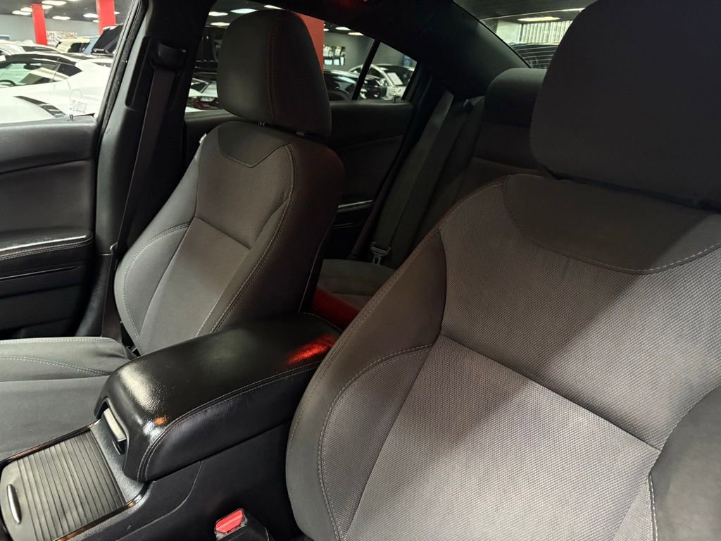 Used 2018 Dodge Charger SXT w/ Blacktop Package RWD image 16