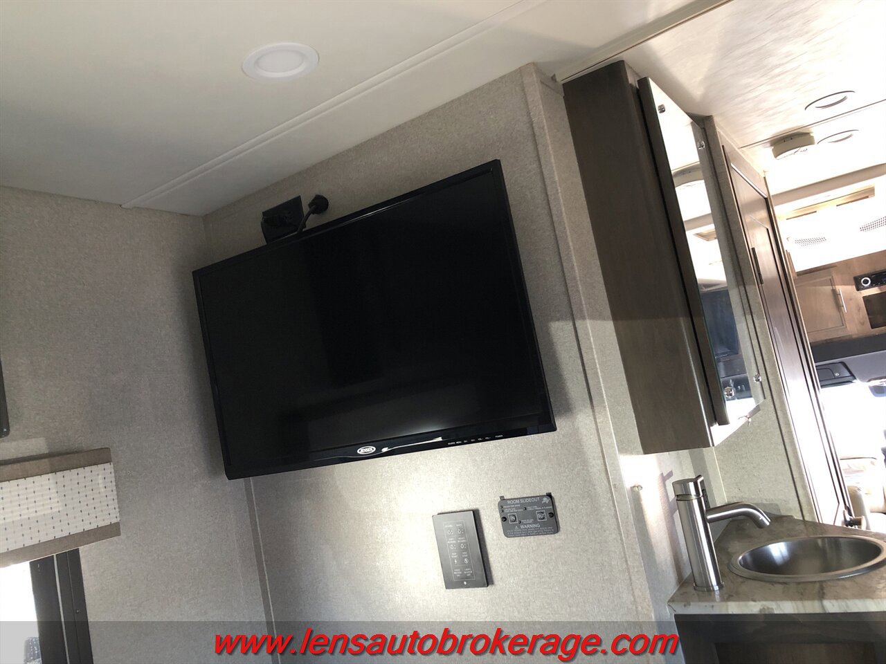 Used 2019 Mercedes-Benz Sprinter 170 image 28
