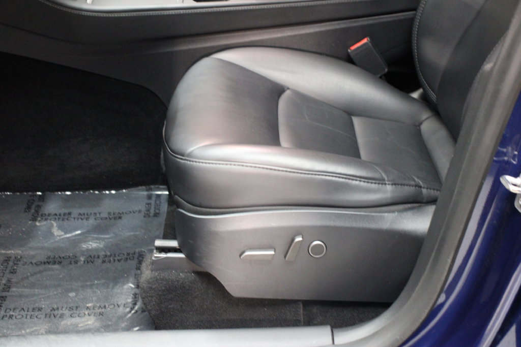 Used 2024 Tesla Model Y 2WD image 12