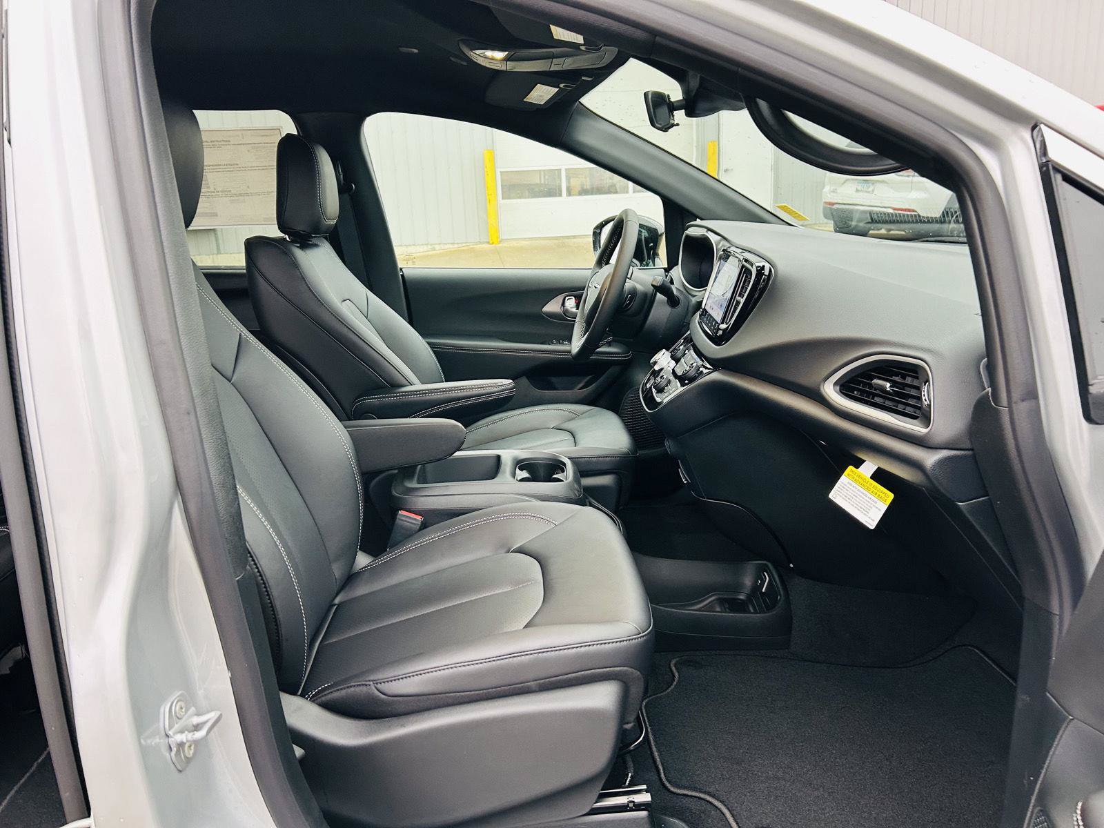 New 2026 Chrysler Voyager LX FWD image 33