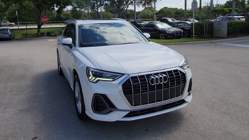 Certified 2024 Audi Q3 2.0T Premium AWD/4WD image 2