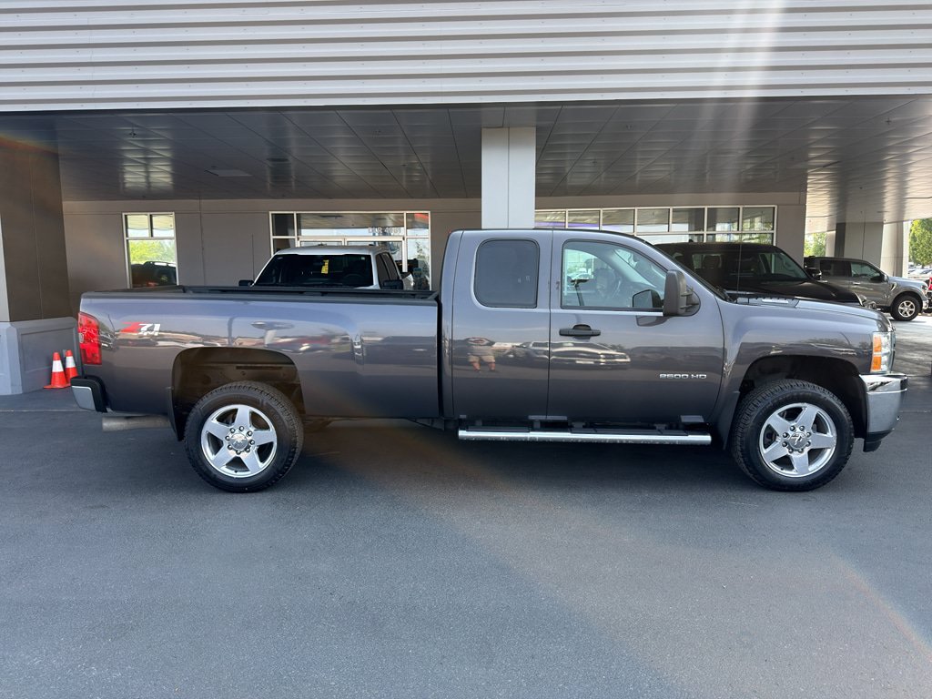 Used 2011 Chevrolet Silverado 2500 LT w/ Interior Plus Package AWD/4WD image 7