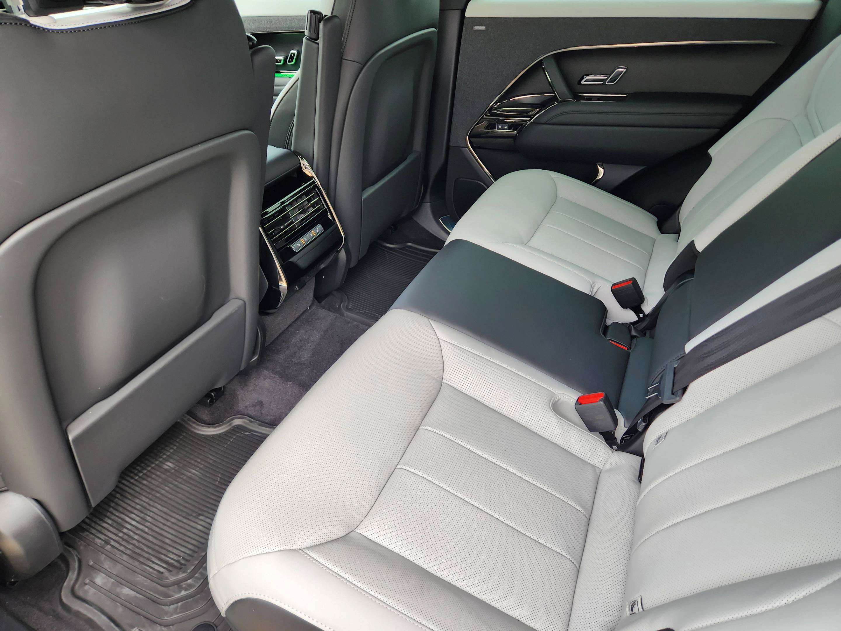 New 2026 Land Rover Range Rover Sport Dynamic SE AWD/4WD image 32