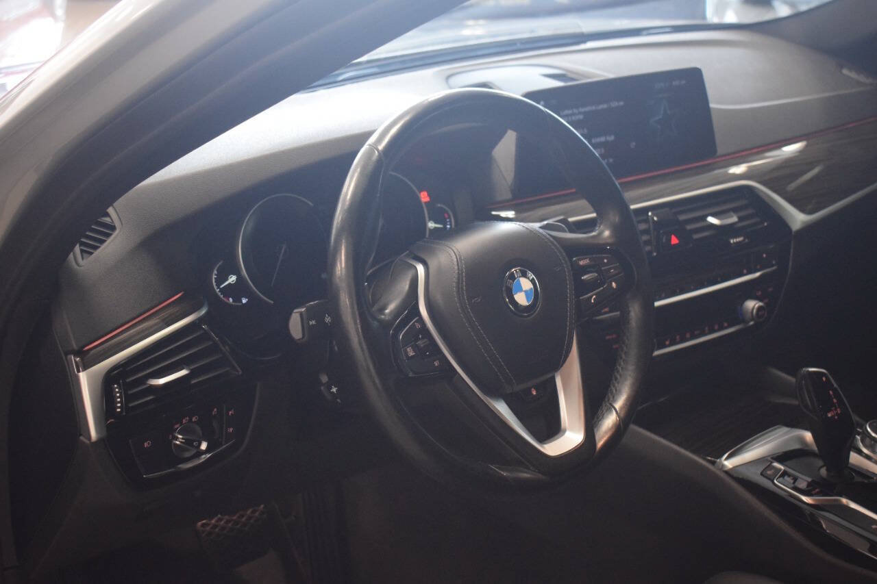 Used 2018 BMW 530i xDrive AWD/4WD image 40