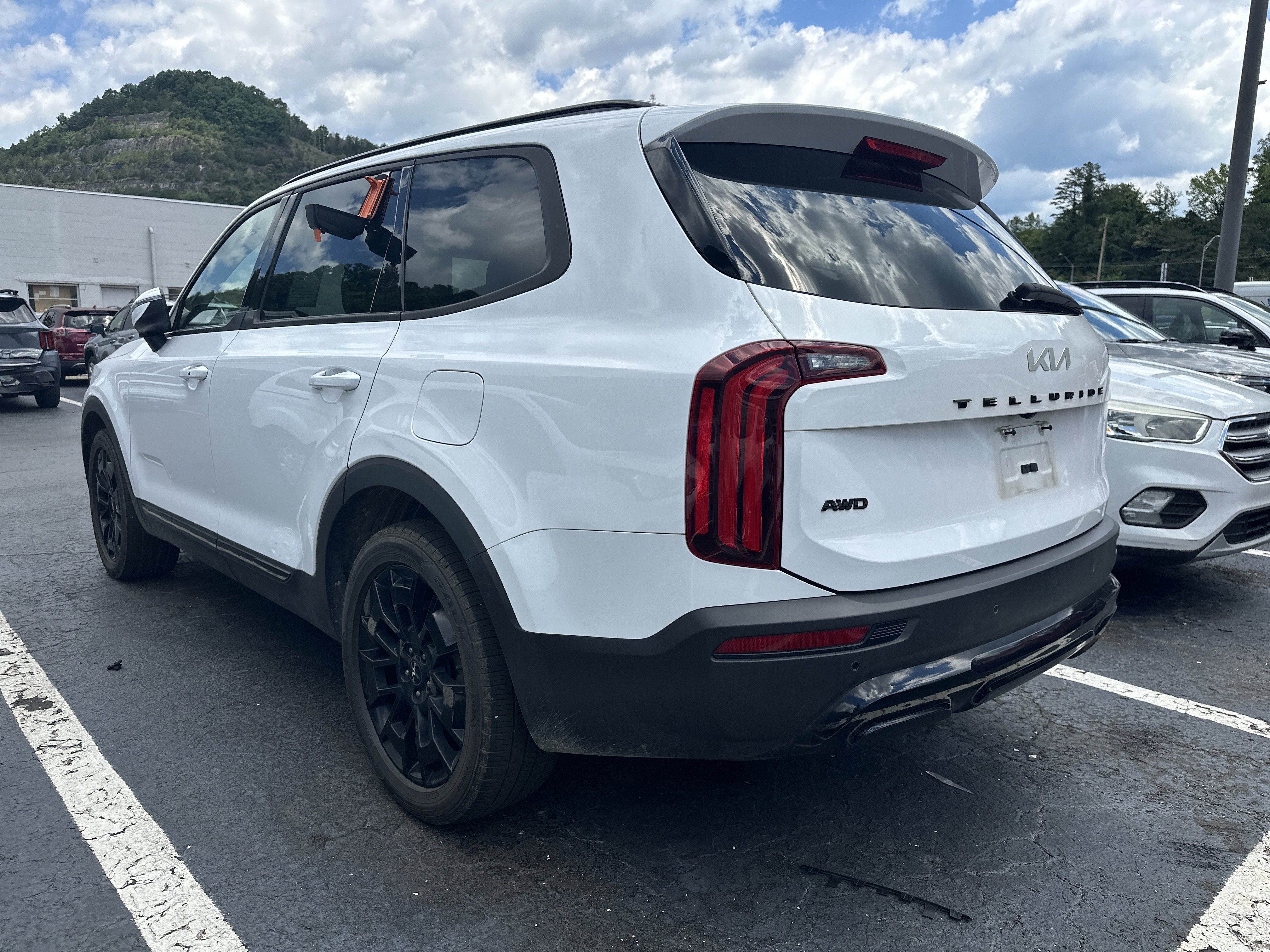 Used 2022 Kia Telluride EX w/ EX Premium Package AWD/4WD image 4