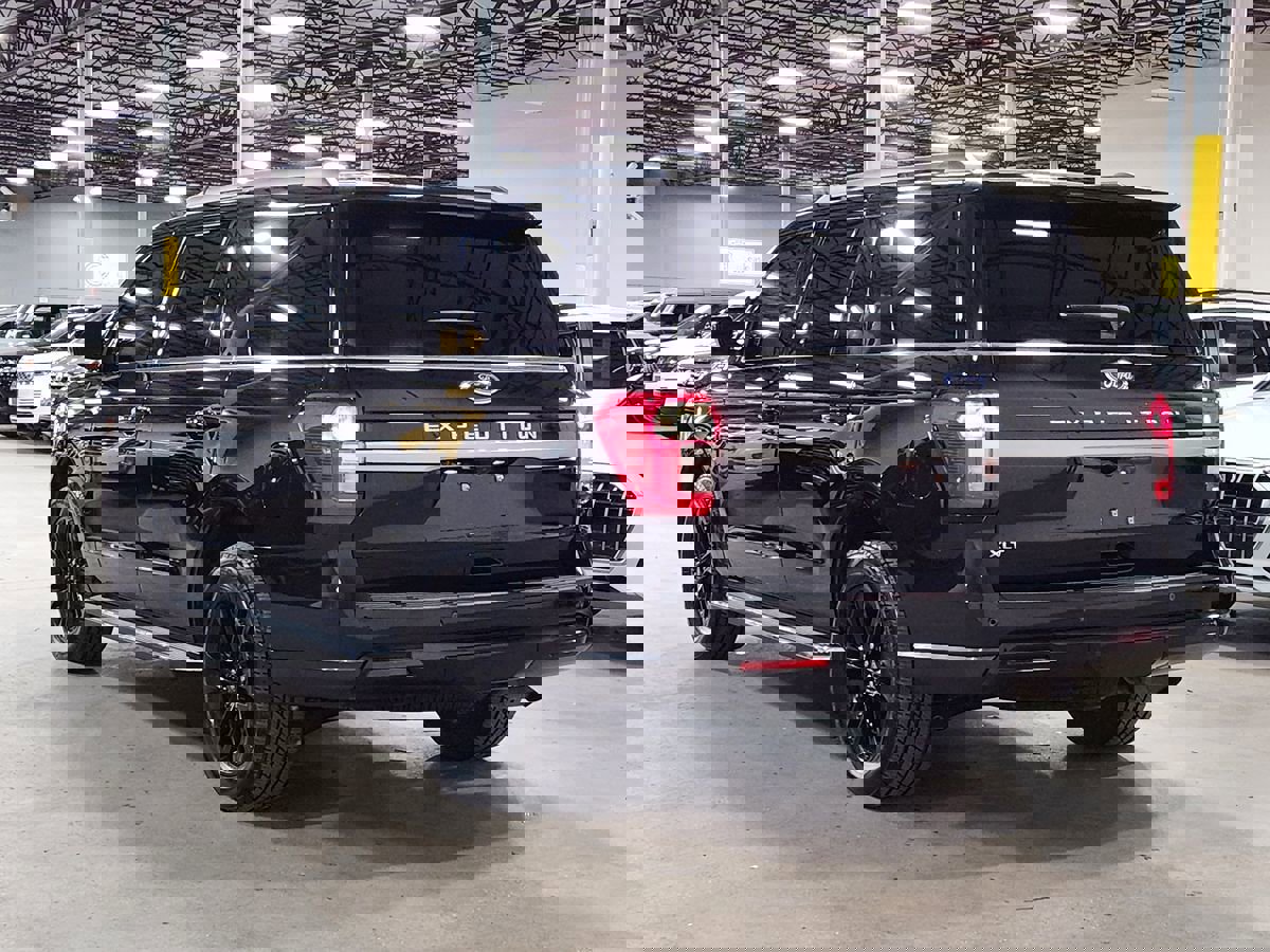 Used 2022 Ford Expedition XLT image 11