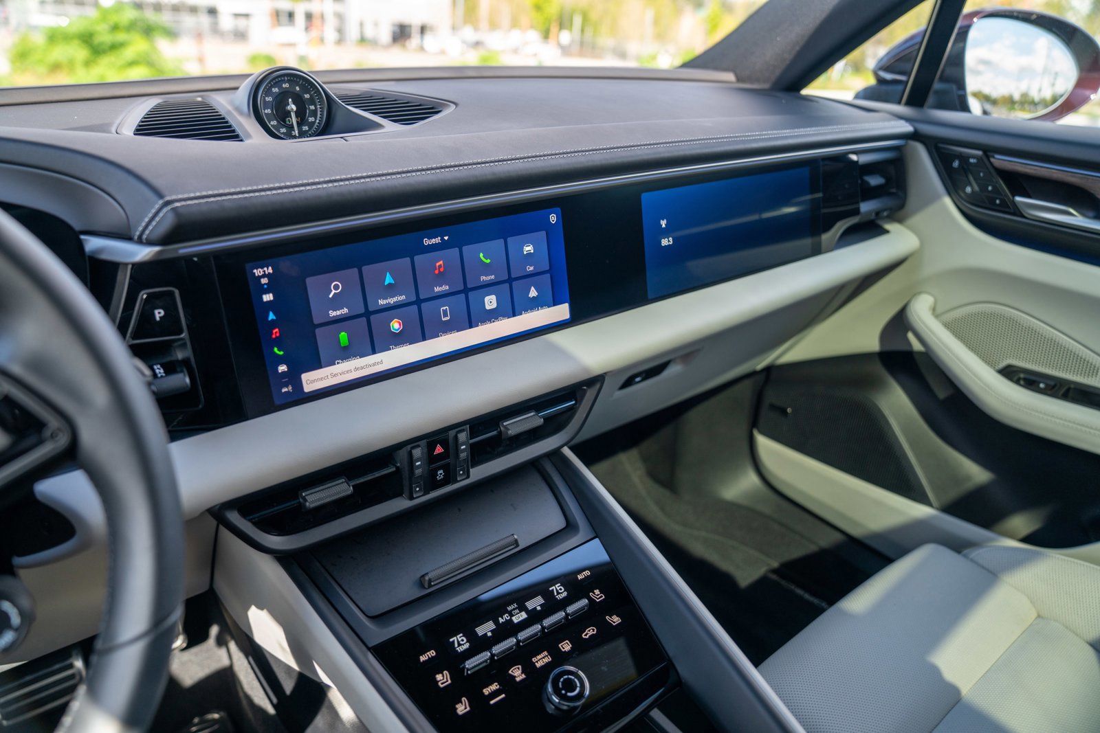 Certified 2025 Porsche Macan 4 Electric AWD/4WD image 16