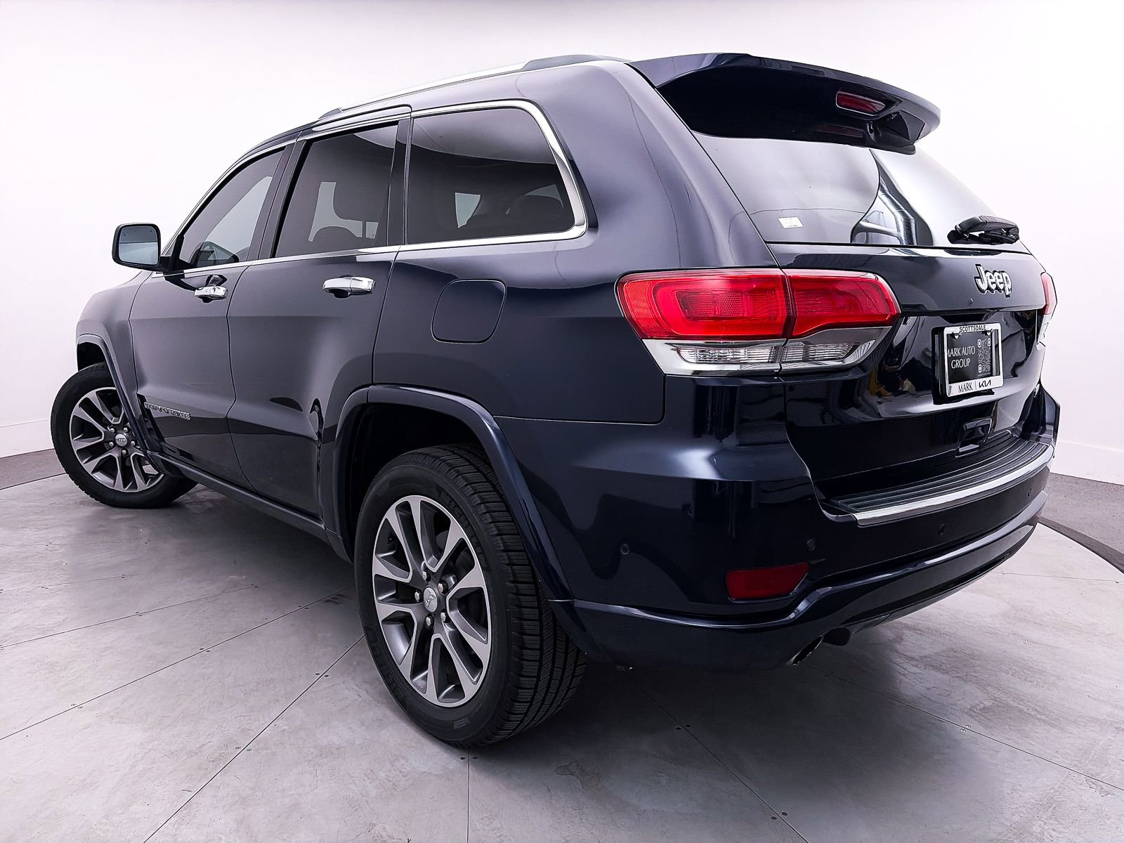 Used 2018 Jeep Grand Cherokee Overland image 2