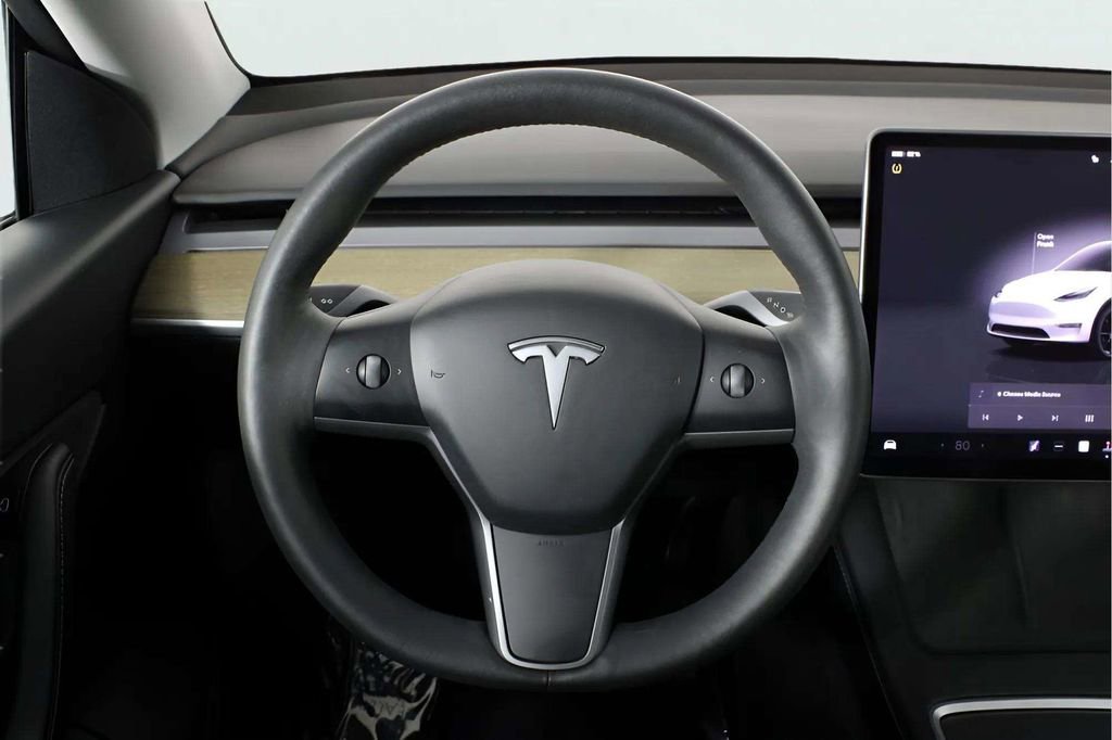 Used 2022 Tesla Model Y Long Range image 14