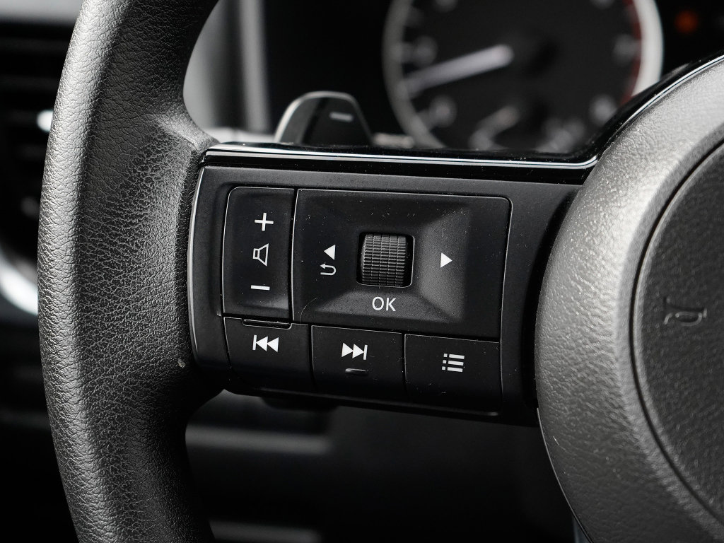 Used 2021 Nissan Rogue SV image 11