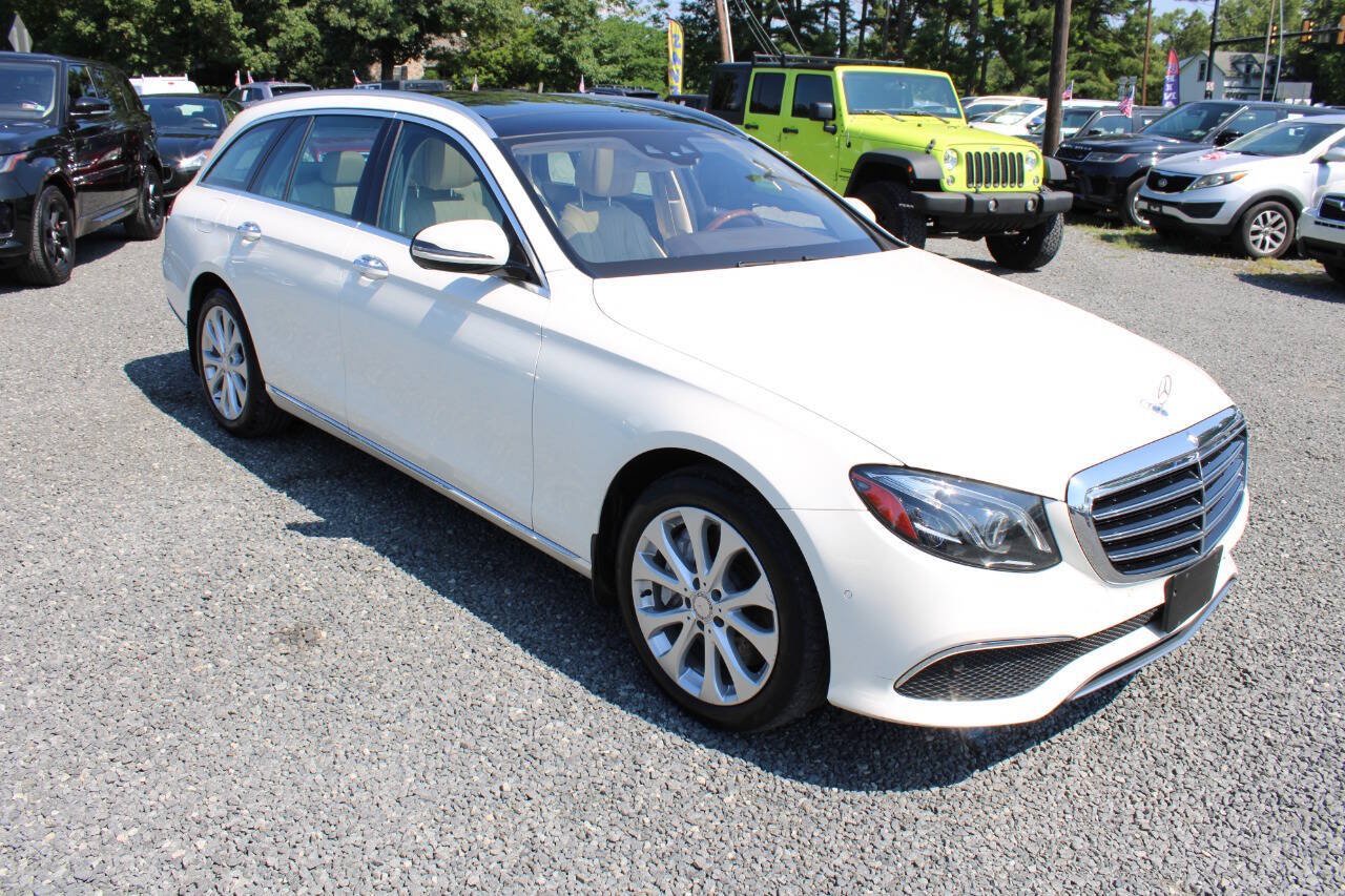 Used 2017 Mercedes-Benz E 400 4MATIC Wagon image 4