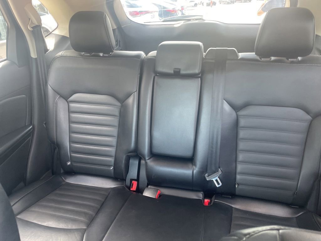 Used 2017 Ford Edge SEL w/ Equipment Group 201A FWD image 11