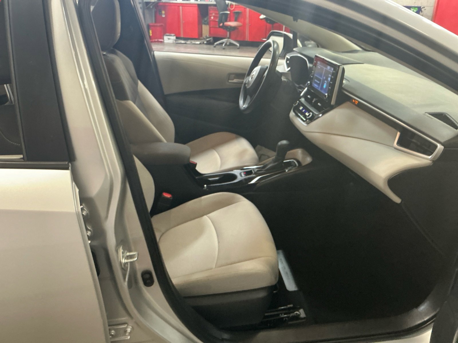 Certified 2021 Toyota Corolla LE FWD image 19