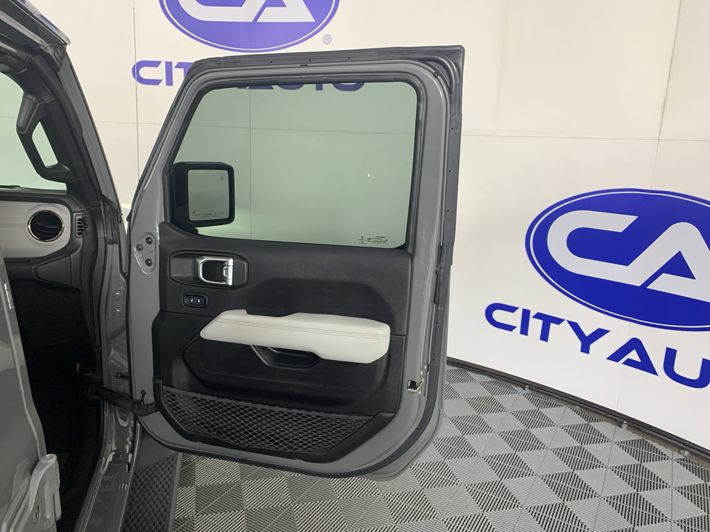 Used 2022 Jeep Wrangler Unlimited Sahara image 40