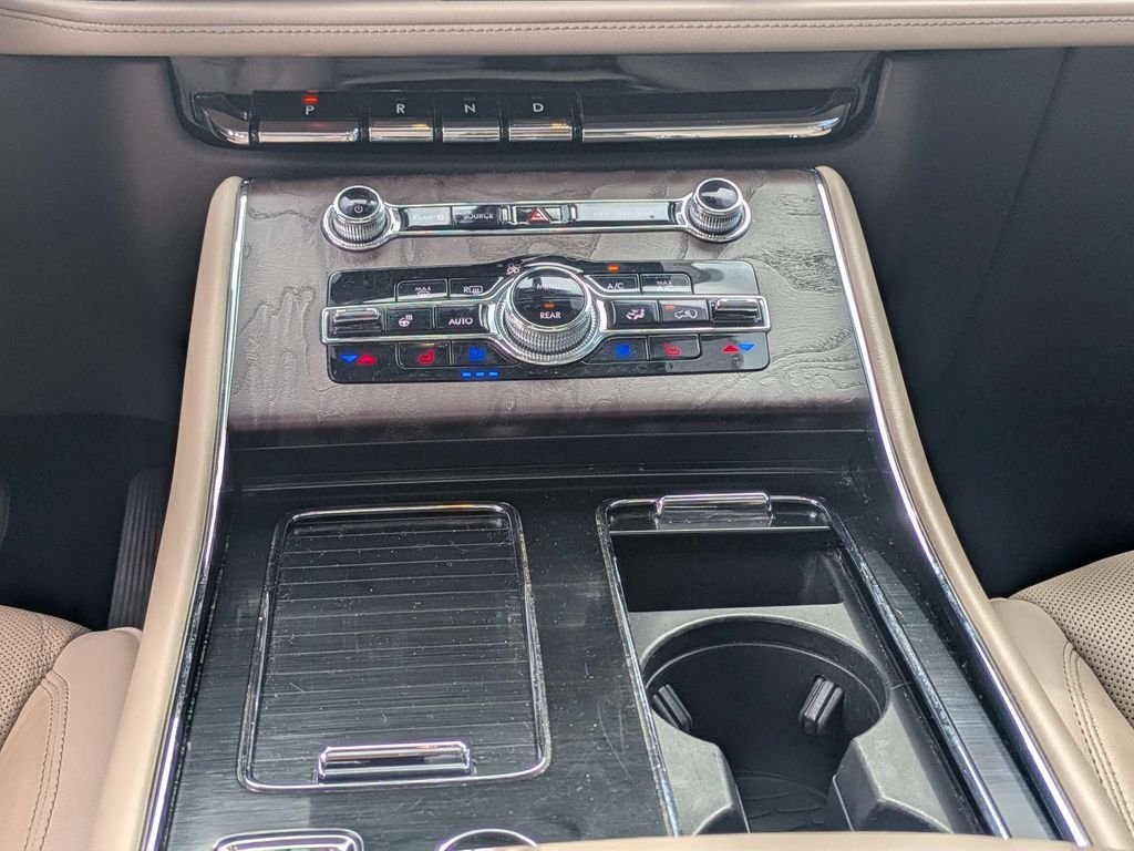 Used 2022 Lincoln Aviator Reserve w/ Equipment Group 201A RWD image 23