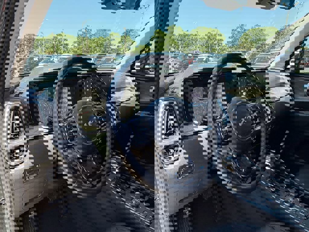 Certified 2023 Kia Sorento S w/ Panoramic Sunroof Package image 18